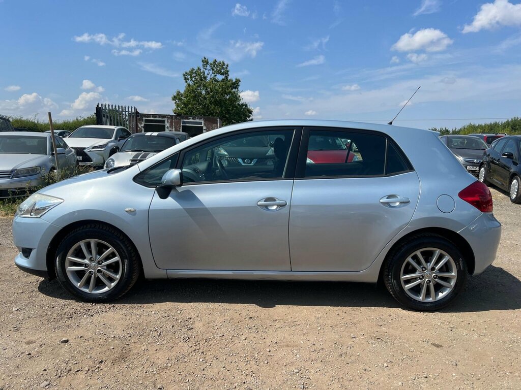 Toyota Auris Hatchback 200909 Silver #15