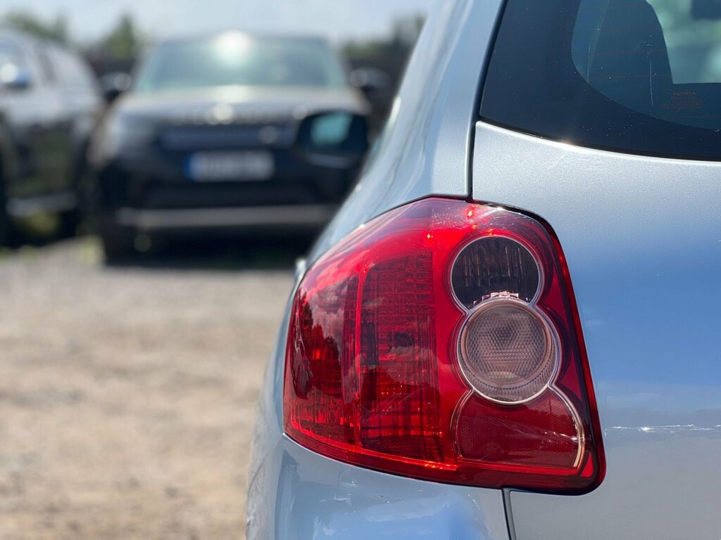 Toyota Auris Hatchback 200909 Silver #22