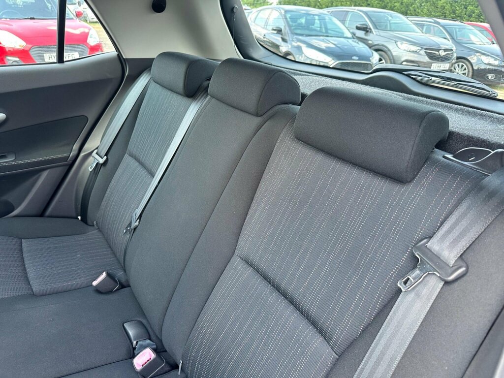 Toyota Auris Hatchback 200909 Silver #36