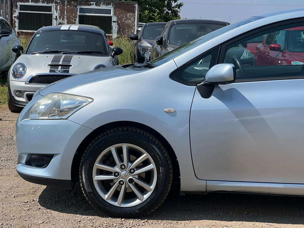 Toyota Auris Hatchback 200909 Silver #16