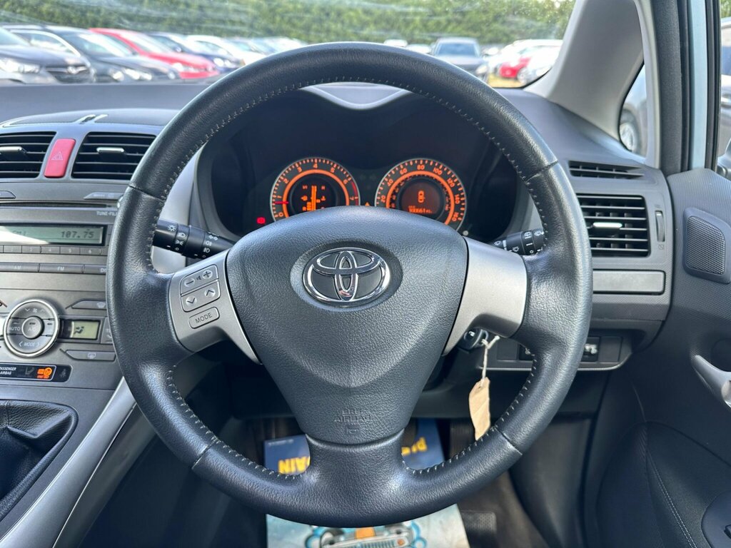 Toyota Auris Hatchback 200909 Silver #44