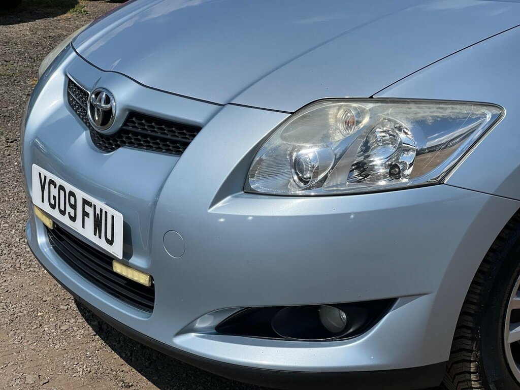 Toyota Auris Hatchback 200909 Silver #24