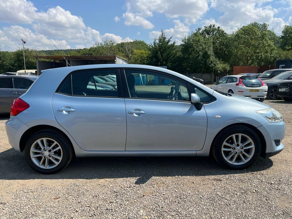 Toyota Auris Hatchback 200909 Silver #10