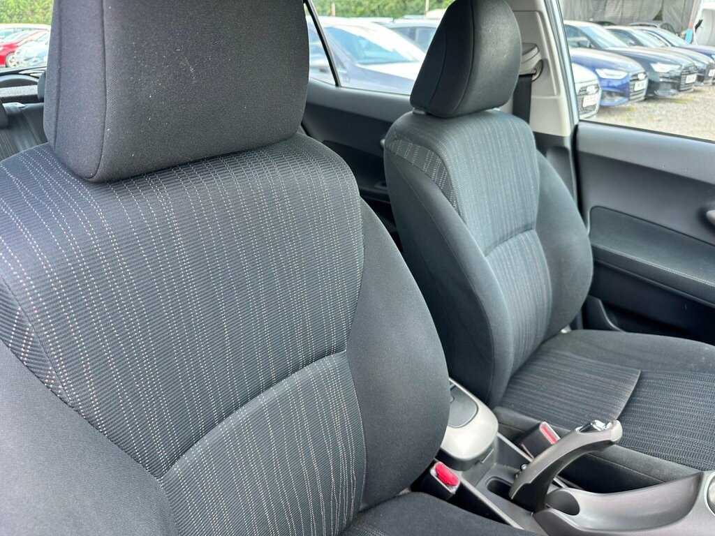 Toyota Auris Hatchback 200909 Silver #27