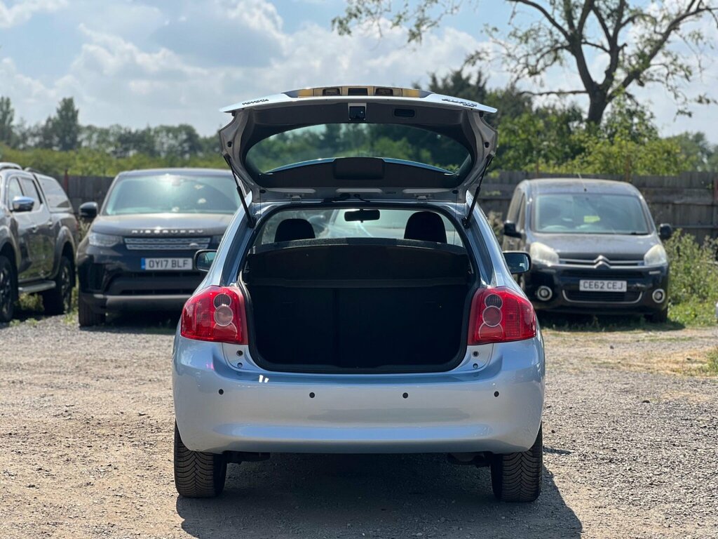 Toyota Auris Hatchback 200909 Silver #8