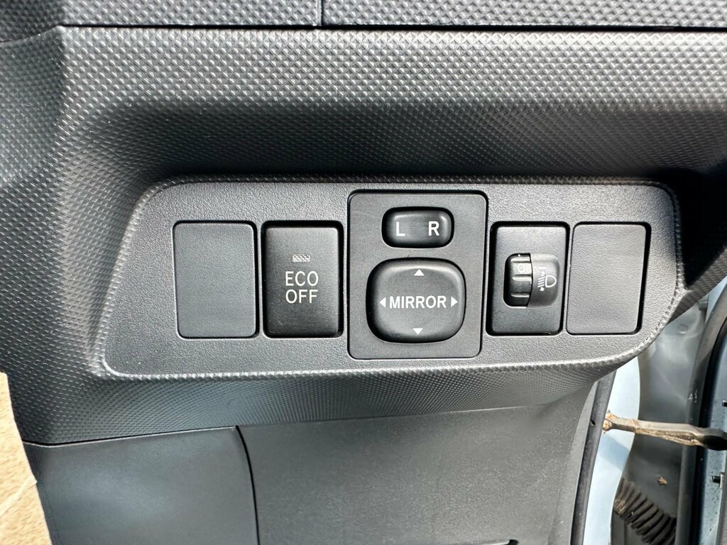 Toyota Auris Hatchback 200909 Silver #56