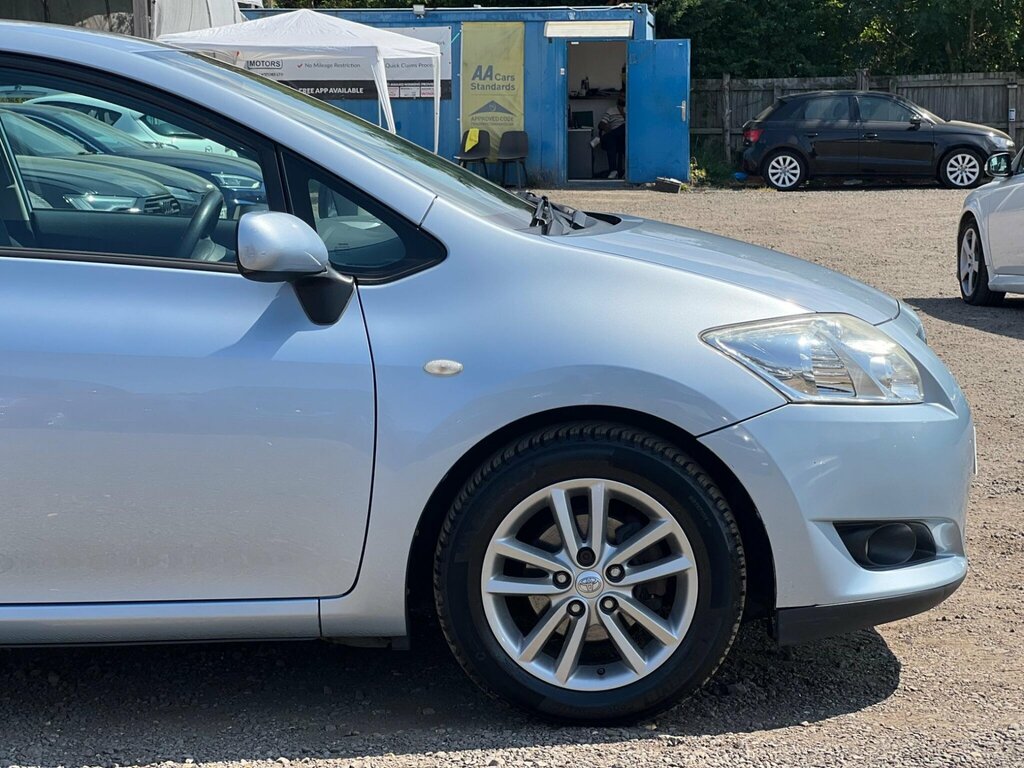 Toyota Auris Hatchback 200909 Silver #11
