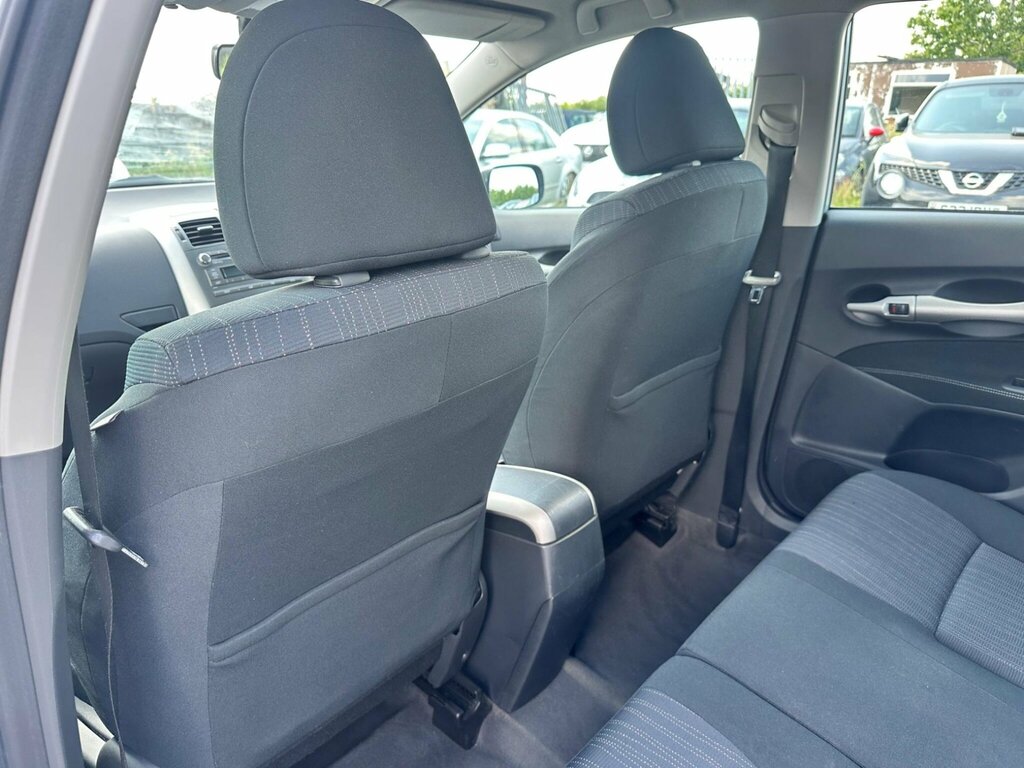 Toyota Auris Hatchback 200909 Silver #35
