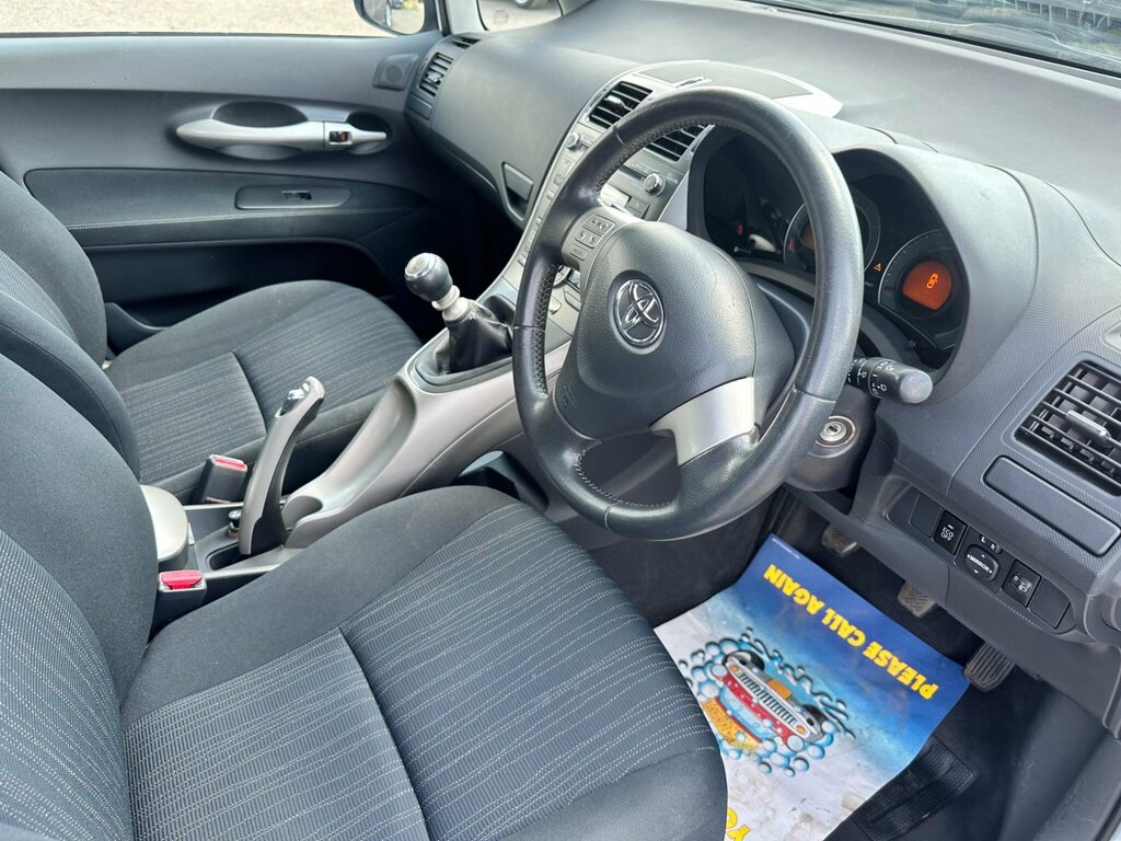 Toyota Auris Hatchback 200909 Silver #26