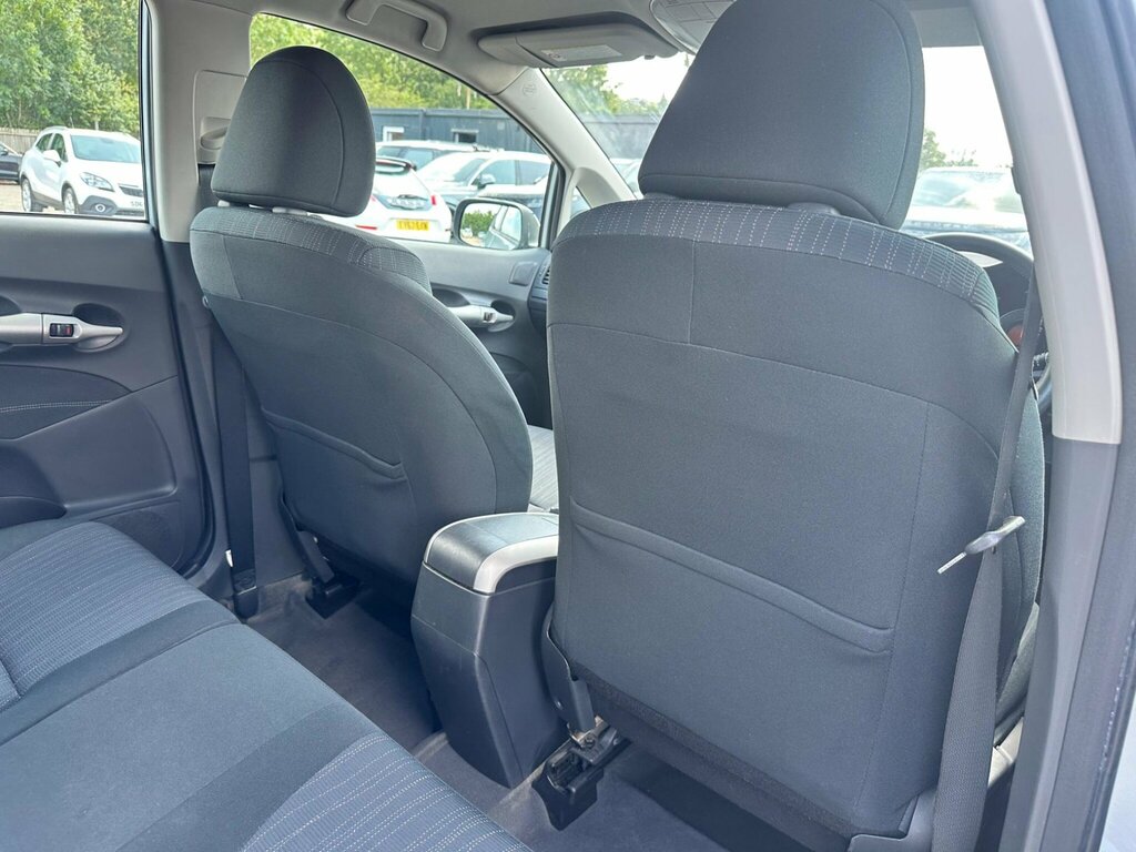Toyota Auris Hatchback 200909 Silver #32