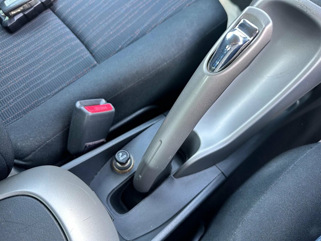 Toyota Auris Hatchback 200909 Silver #52