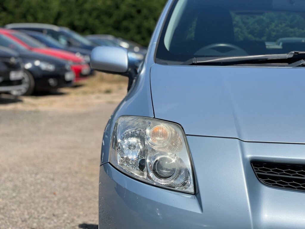 Toyota Auris Hatchback 200909 Silver #21