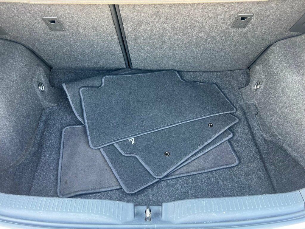 Toyota Auris Hatchback 200909 Silver #9
