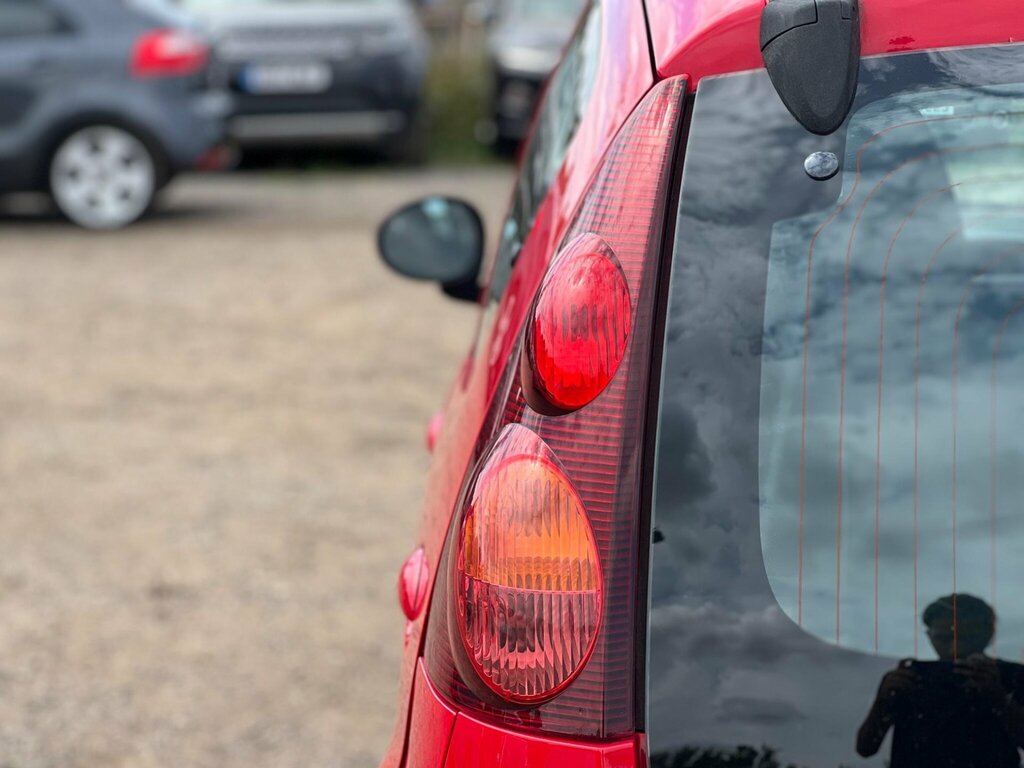 Peugeot 107 1.0 Active Red #21