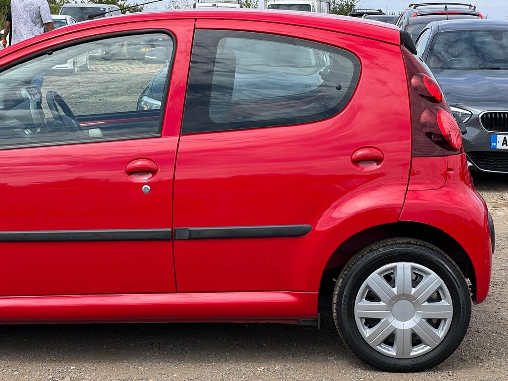 Peugeot 107 1.0 Active Red #16