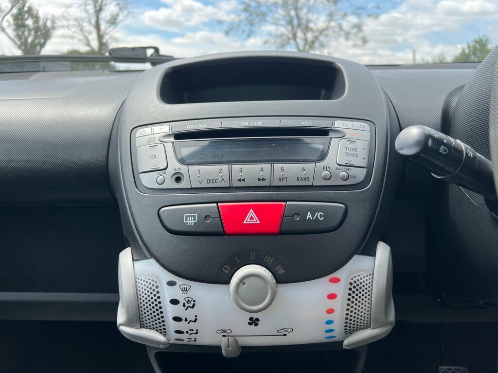 Peugeot 107 1.0 Active Red #42