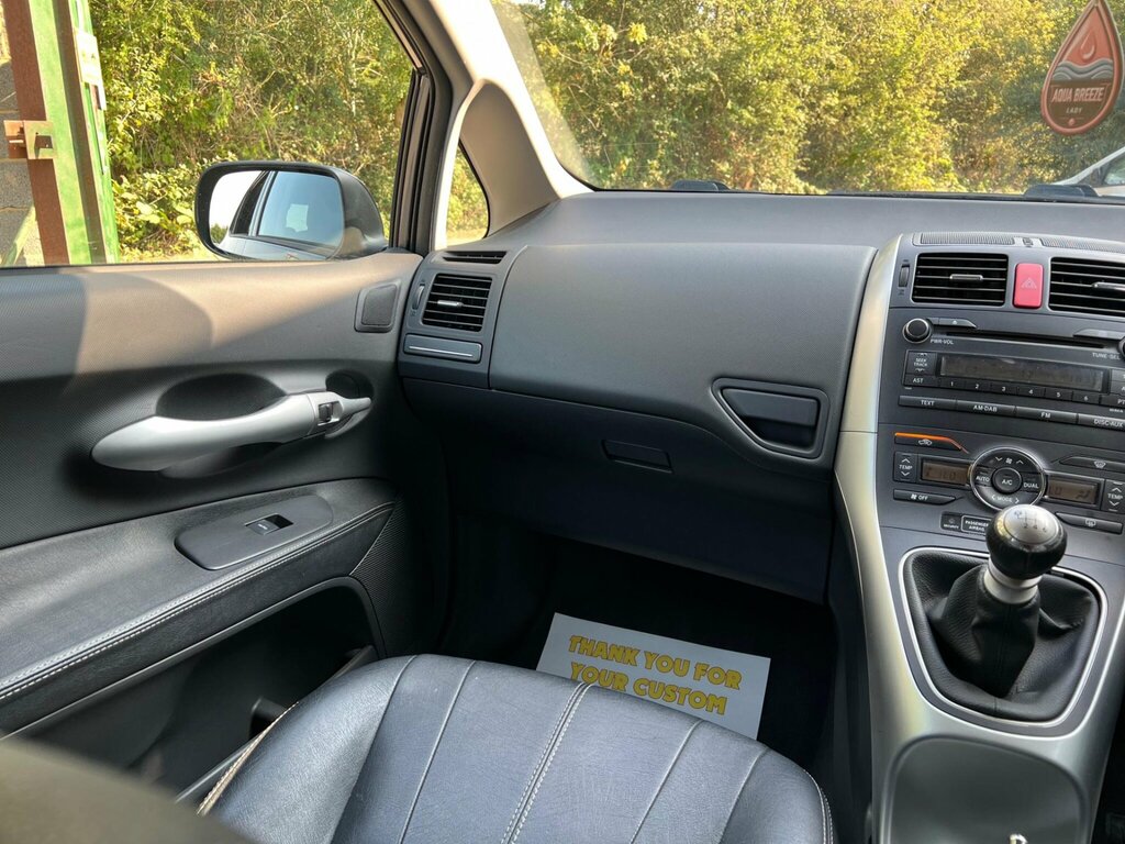 Toyota Auris Grey #38