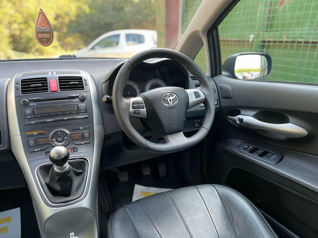 Toyota Auris Grey #37