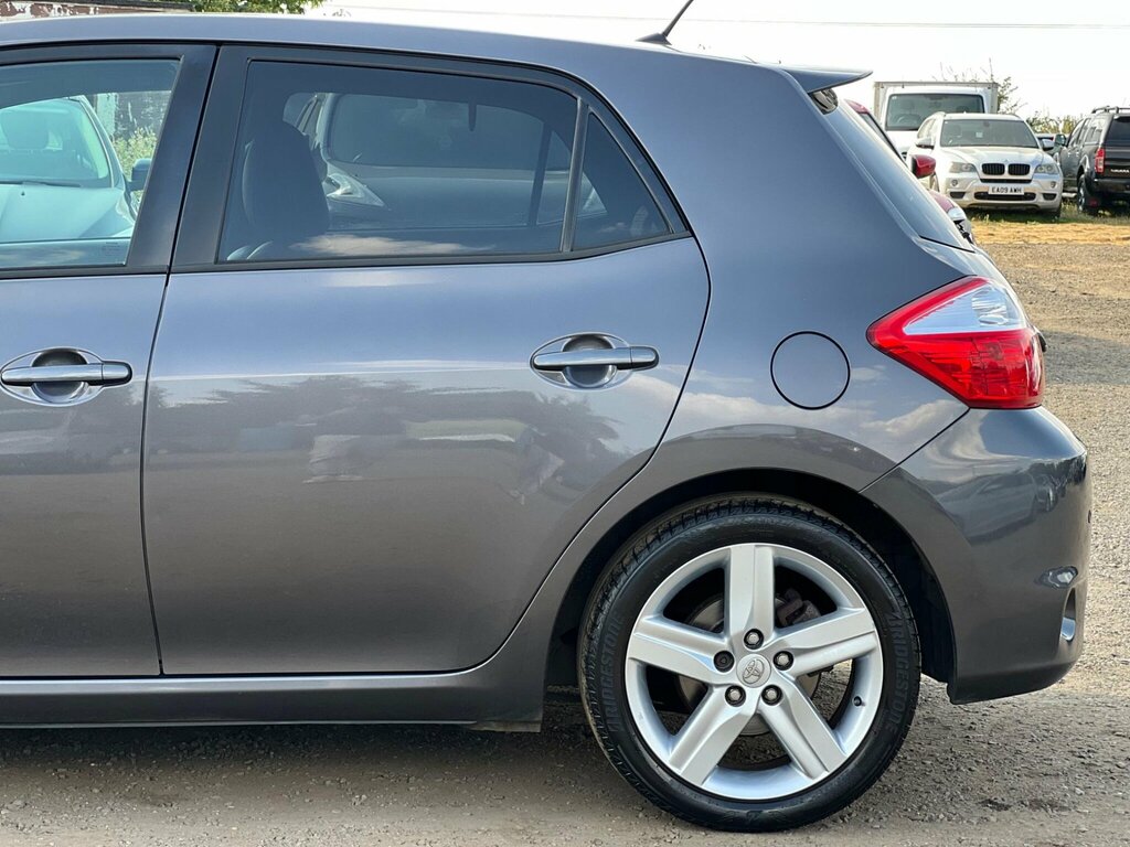 Toyota Auris Grey #17