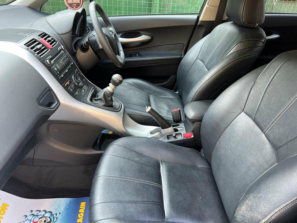 Toyota Auris Grey #33