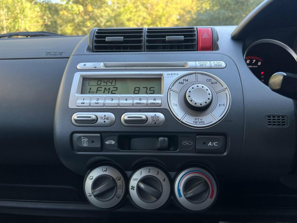 Honda Jazz 1.4 I-dsi Se Silver #42