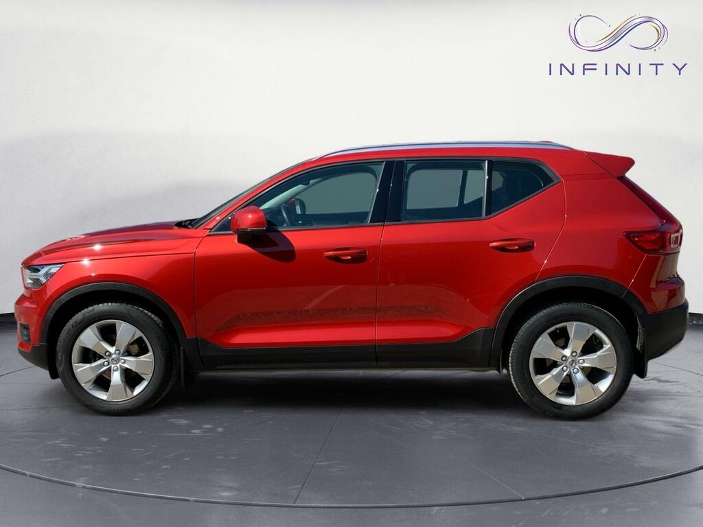 Volvo XC40 1.5 T3 Momentum Red #2