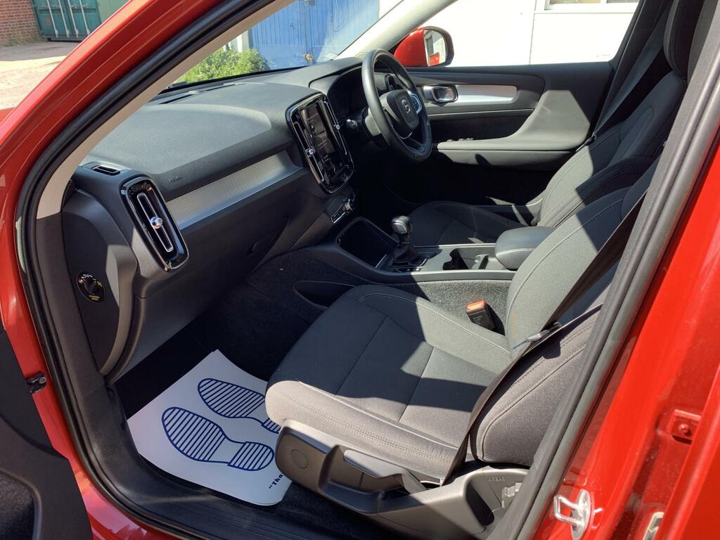 Volvo XC40 1.5 T3 Momentum Red #6