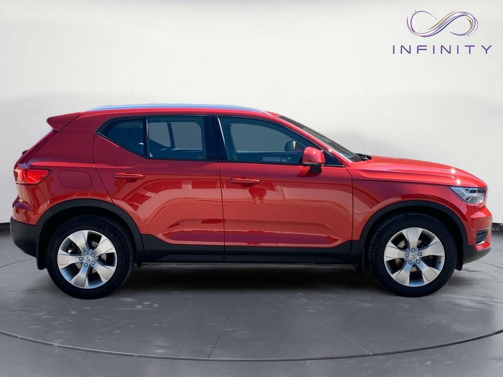 Volvo XC40 1.5 T3 Momentum Red #5