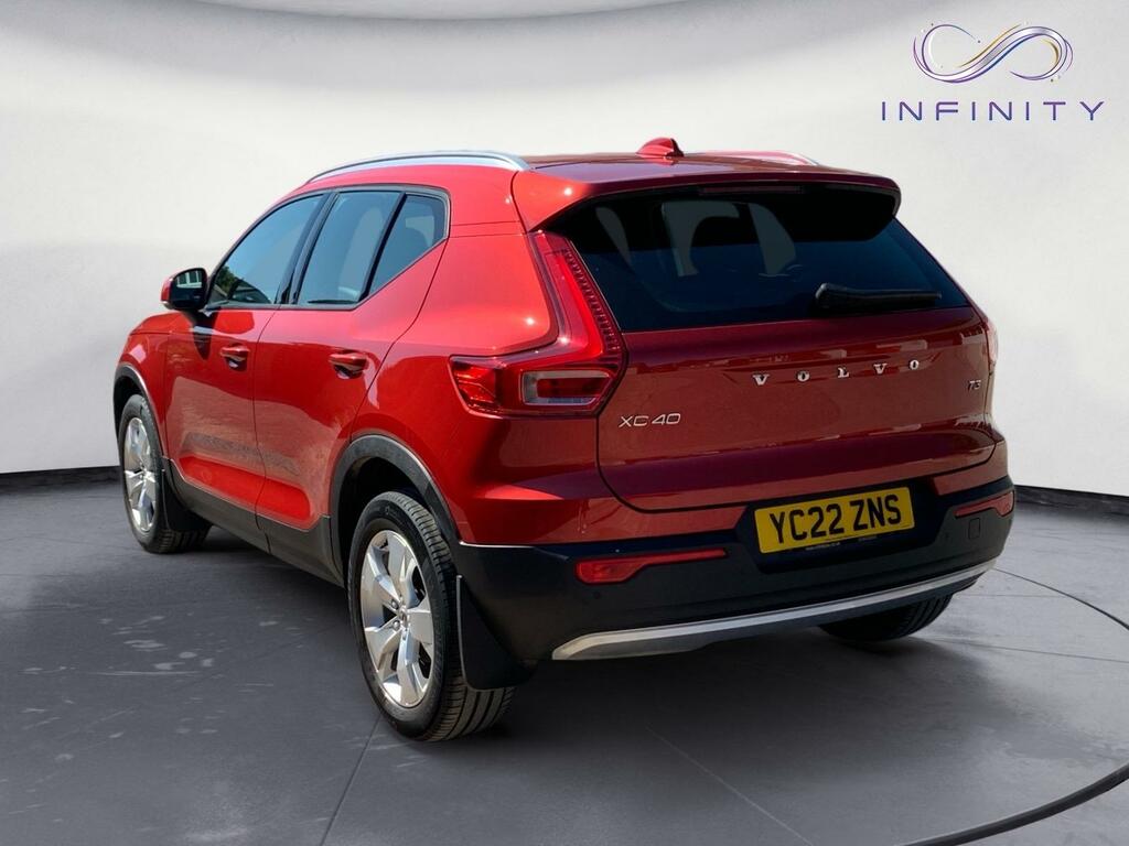 Volvo XC40 1.5 T3 Momentum Red #3