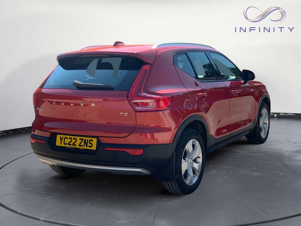 Volvo XC40 1.5 T3 Momentum Red #4