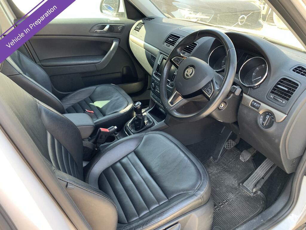 Skoda Yeti Se L White #4