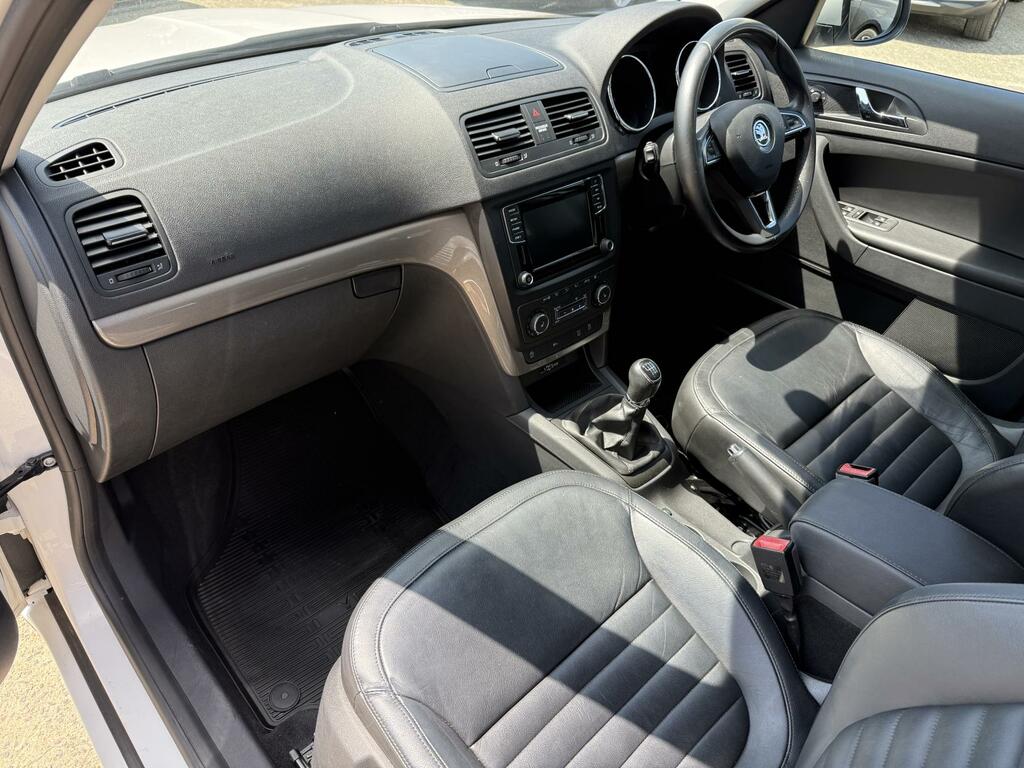 Skoda Yeti 1.2 Tsi Se L White #6