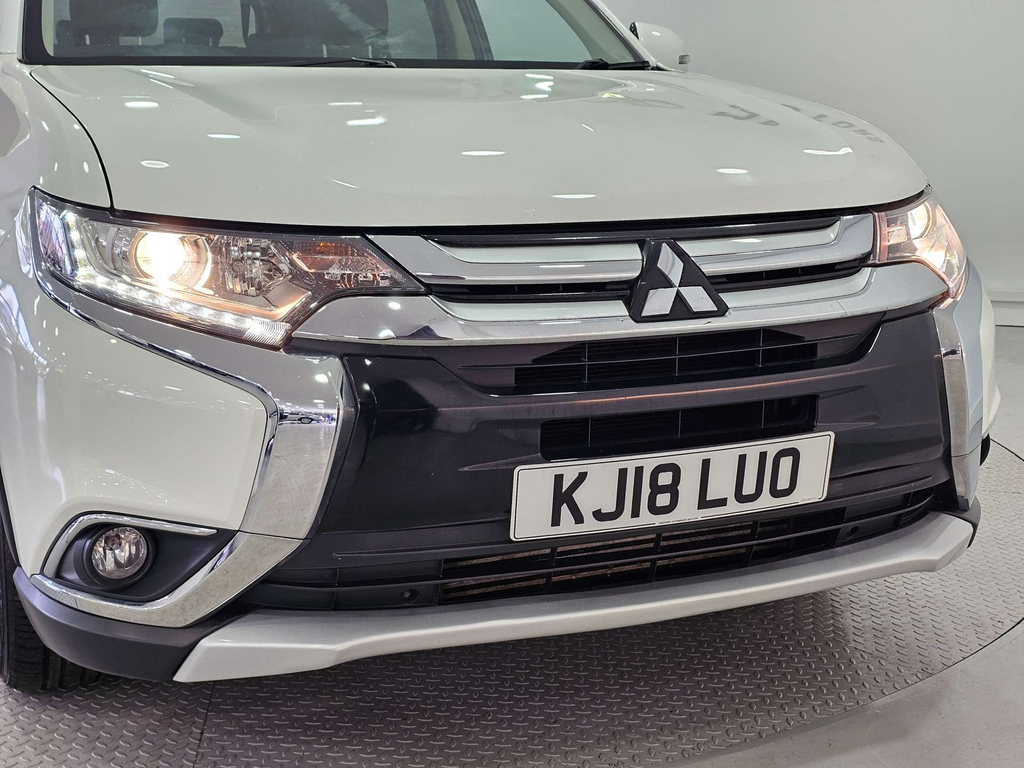 Mitsubishi Outlander Di-d 3 4Wd White #6