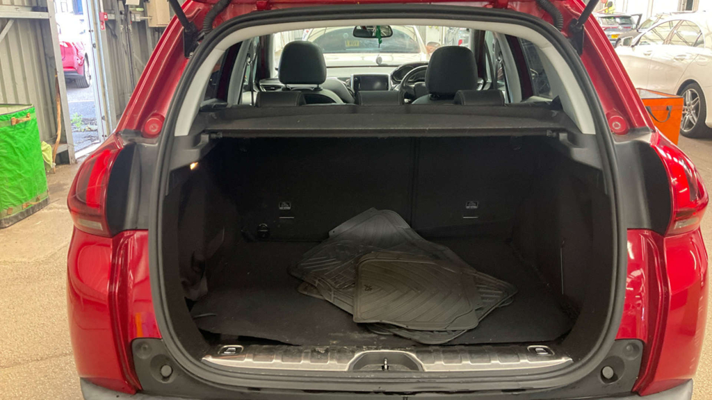 Peugeot 2008 1.5 Bluehdi 100 Allure 5 Speed Black #13