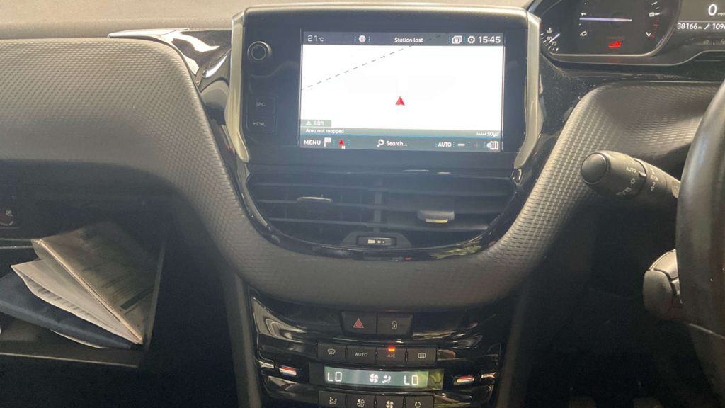 Peugeot 2008 1.5 Bluehdi 100 Allure 5 Speed Black #11