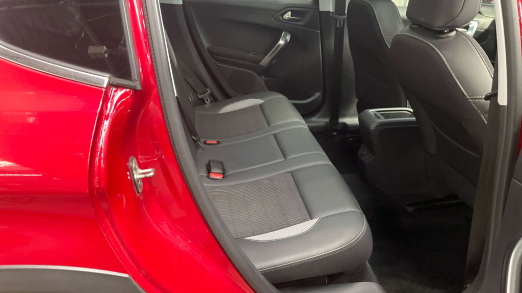 Peugeot 2008 1.5 Bluehdi 100 Allure 5 Speed Black #12