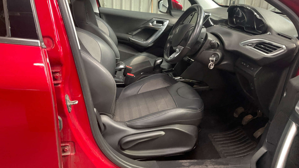 Peugeot 2008 1.5 Bluehdi 100 Allure 5 Speed Black #9