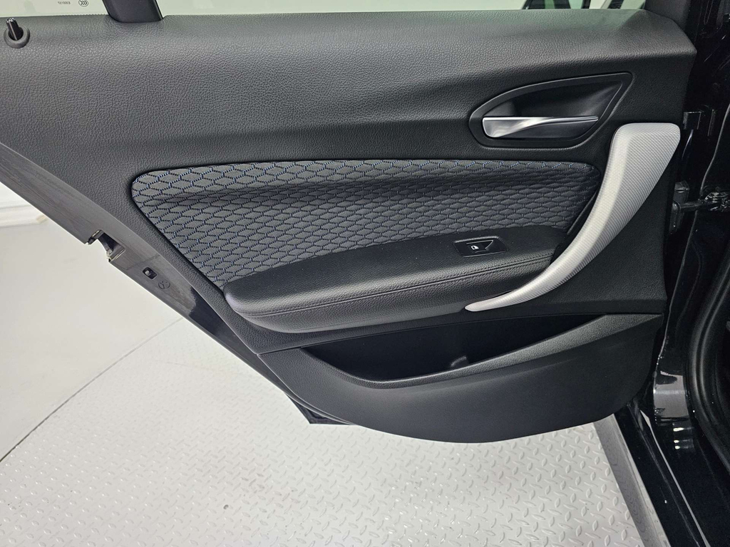 BMW 1 Series Se Black #61