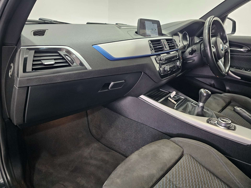 BMW 1 Series Se Black #56