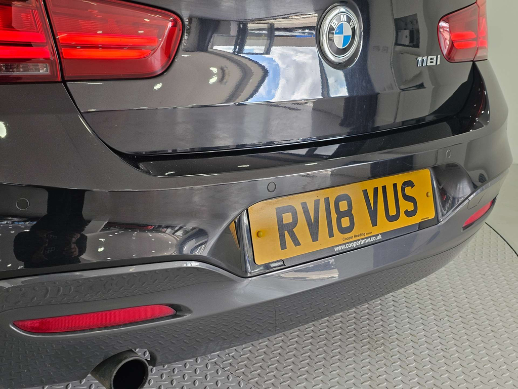 BMW 1 Series Se Black #17