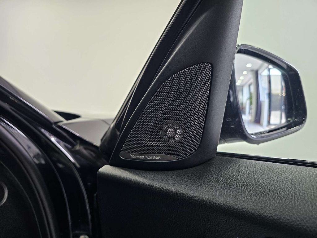 BMW 1 Series Se Black #9