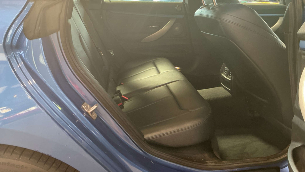 BMW 3 Series Saloon Blue #8