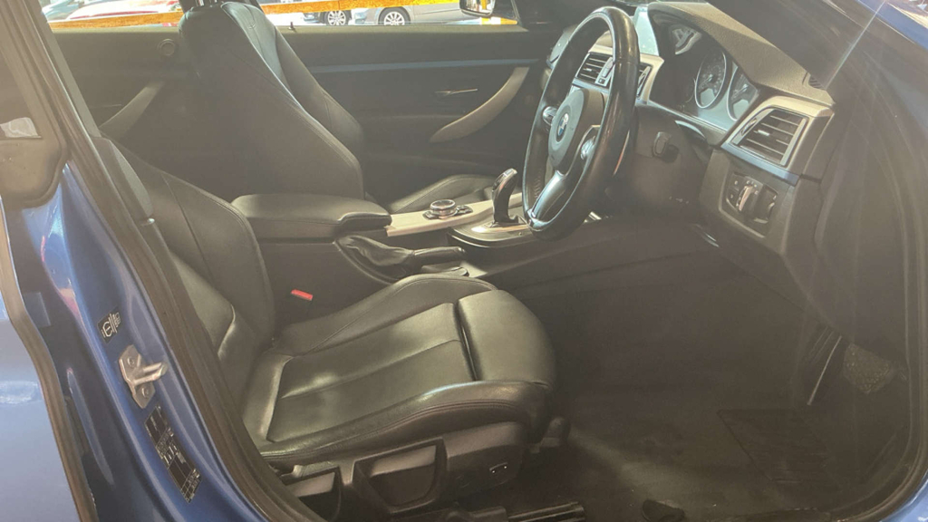 BMW 3 Series Saloon Blue #9