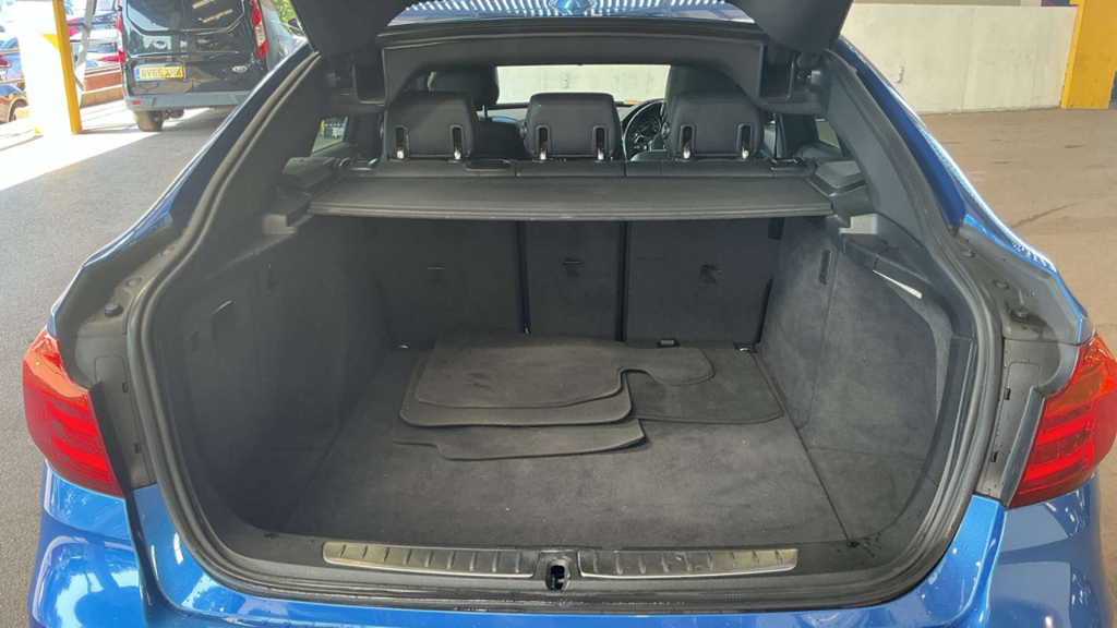 BMW 3 Series Saloon Blue #7