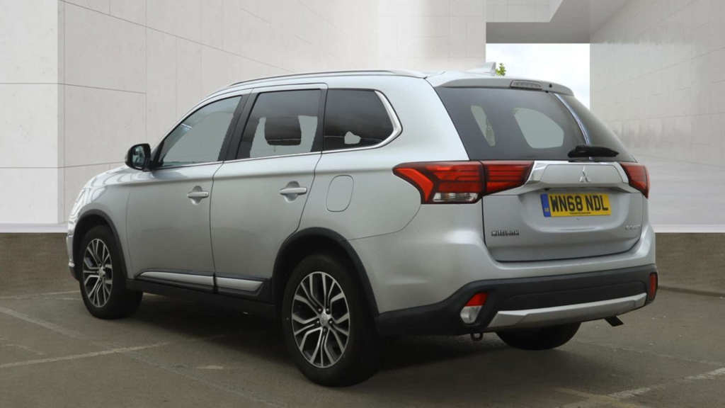 Mitsubishi Outlander Juro Di-d 4Wd #3