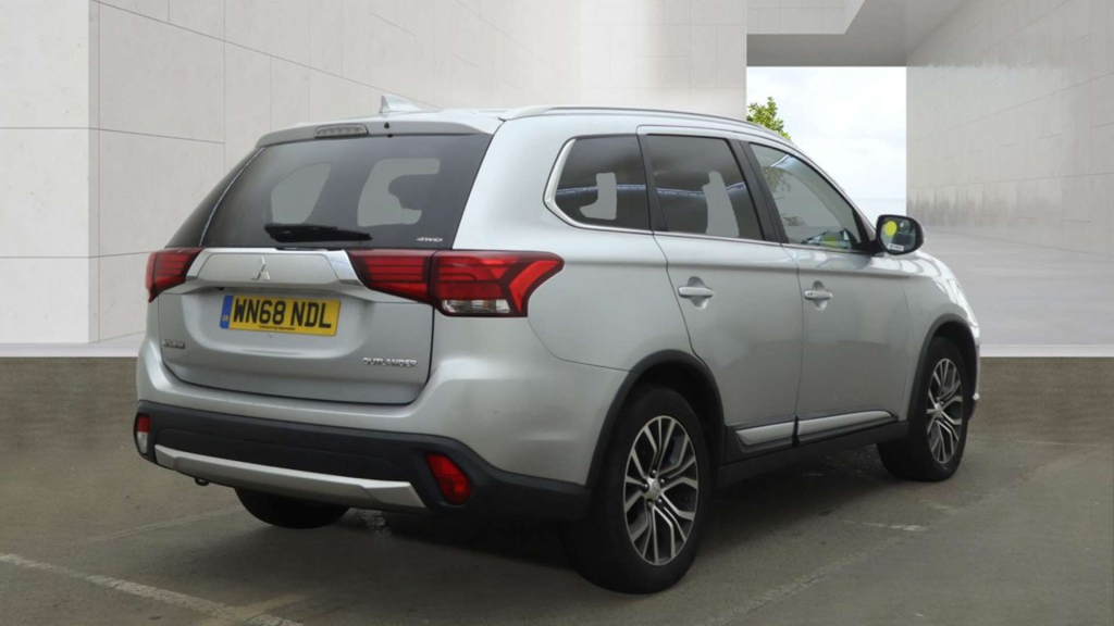 Mitsubishi Outlander Juro Di-d 4Wd #4