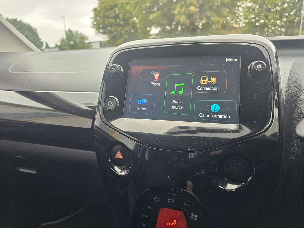 Toyota Aygo X X-press White #7
