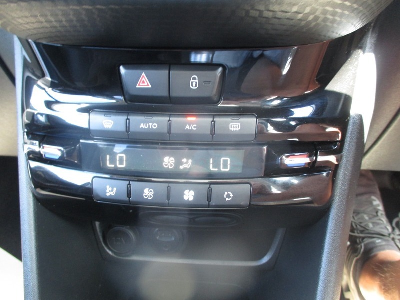 Peugeot 2008 1.2 Puretech Allure Premium Euro 6 Grey #38