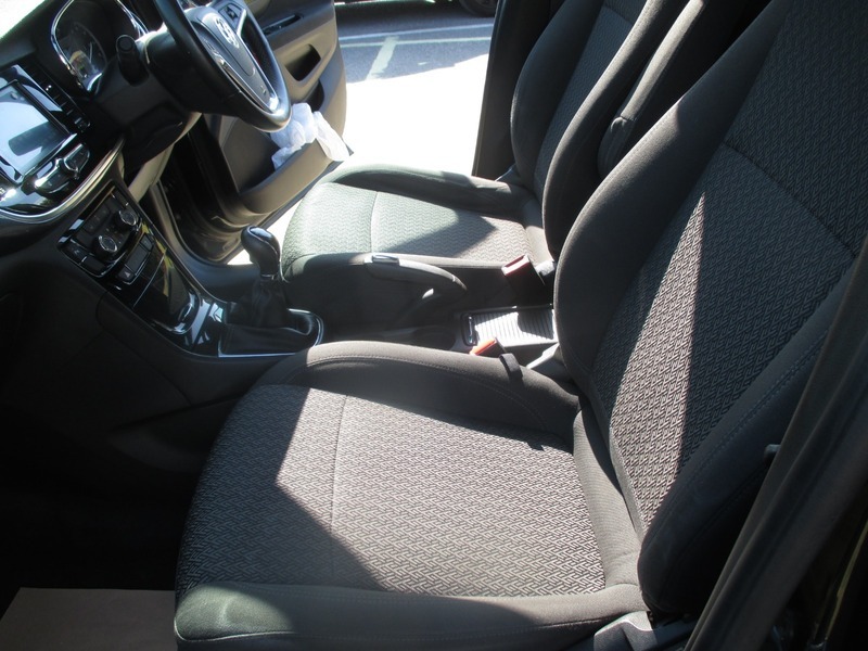 Vauxhall Mokka Design Nav White #31