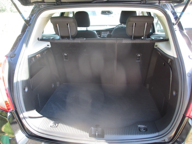 Vauxhall Mokka Design Nav White #26